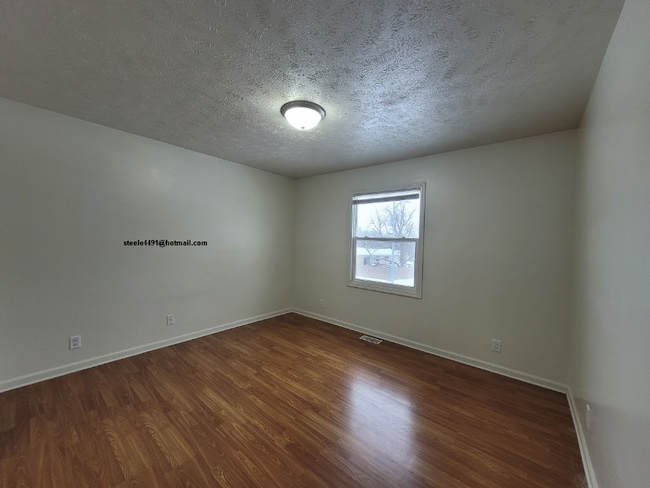 Building Photo - 2806 Janan Dr