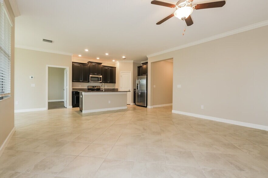 Building Photo - 9902 Ivory Dr