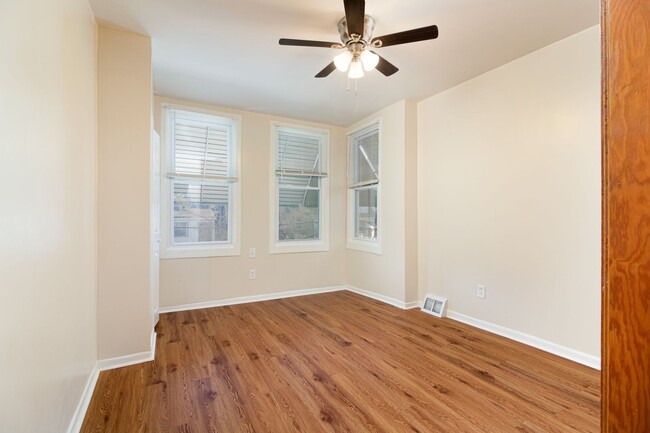 Building Photo - ???NEWLY RENOVATED 3 BEDROOM AND 1.5 BATHS...