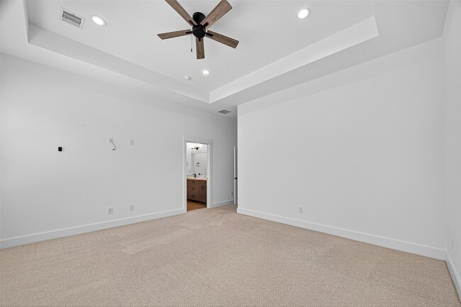 Building Photo - 1070 Mansfield St