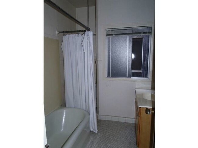 Building Photo - 2517 Virginia St