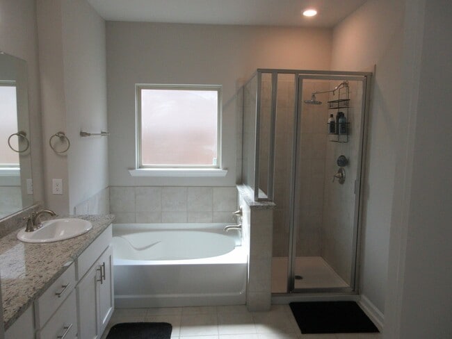Building Photo - 108 Hardwood Dr