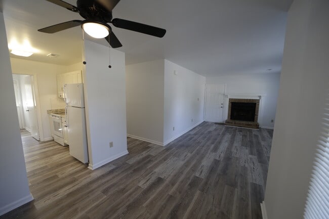 Building Photo - 7909 Carmel Rd