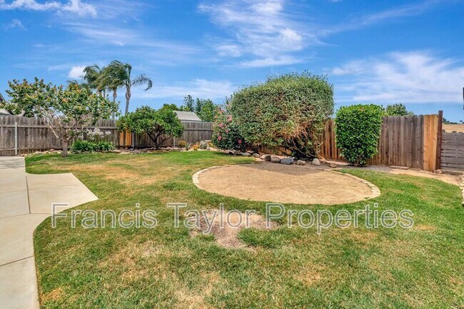 Building Photo - 568 Larchwood Dr