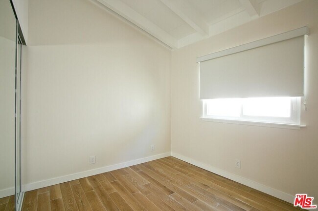 Building Photo - 122 Montreal St