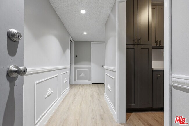 Building Photo - 3212 W 84th Pl