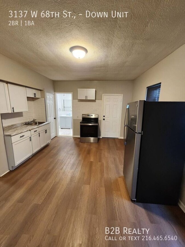 Building Photo - Spacious Two-Bedroom Unit in a Charming Mu...