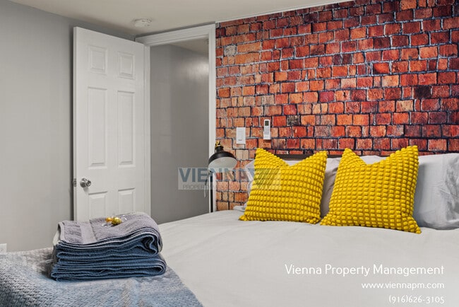 Building Photo - Downstairs Unit Available Now!