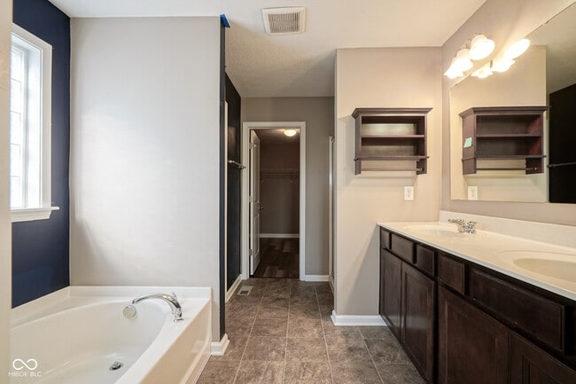 Building Photo - 5764 Bluff View Ln