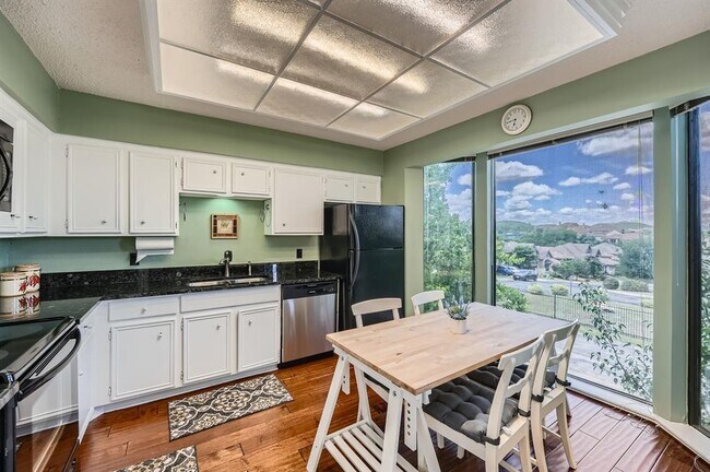 Building Photo - 204 World of Tennis Sq