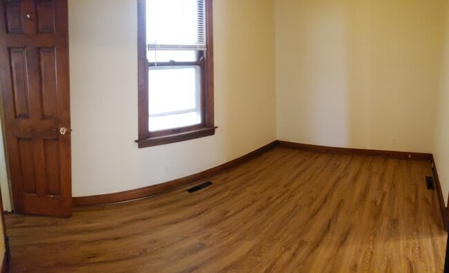 Building Photo - 1811 S Komensky Ave