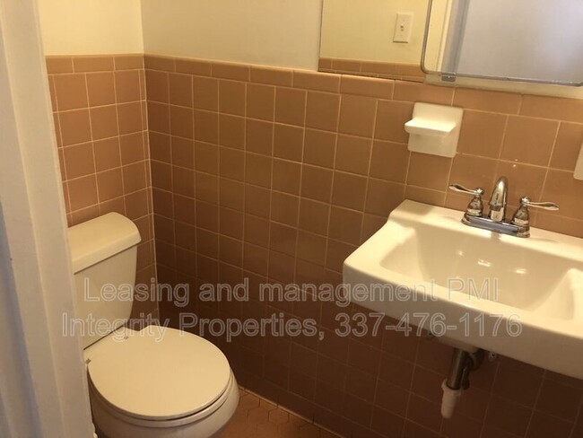 Building Photo - 2809 S Curtis Dr