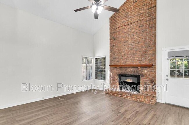 Building Photo - 111 Cottonwood Dr
