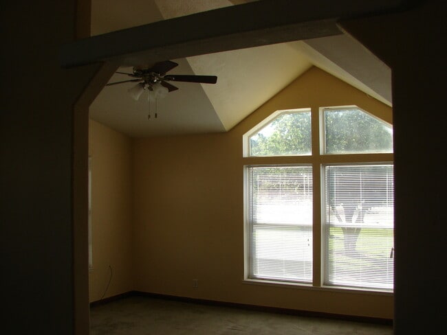 Building Photo - 4 Bedroom in Arboga! Coming Soon!