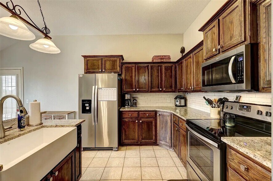 Building Photo - 2404 Deer Chase Dr