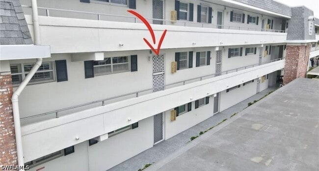 Building Photo - 1900 Alamanda Dr