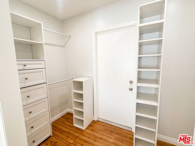 Building Photo - 1413 Paloma St