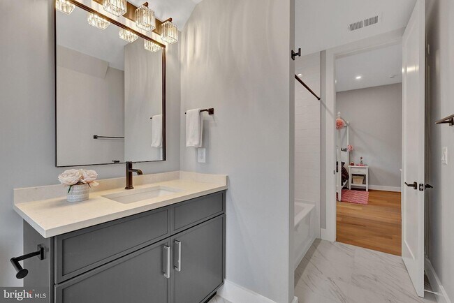 Building Photo - 1100 Balls Hill Rd