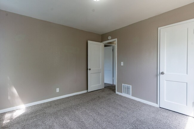 Building Photo - Rent to Own in Midwest City!