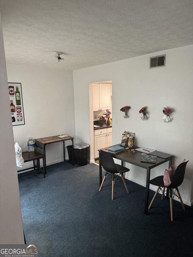 Building Photo - 103 Sleepy Creek Dr