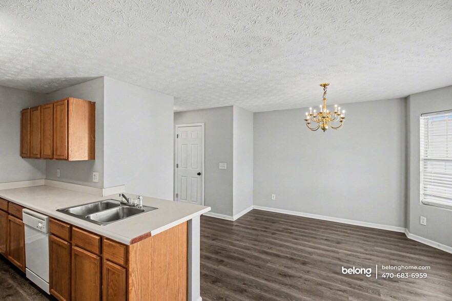 Building Photo - 5876 Strathmoor Manor Cir