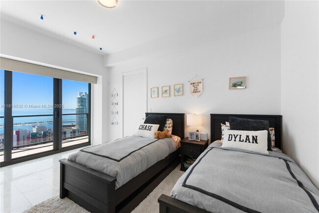Building Photo - 1451 Brickell Ave