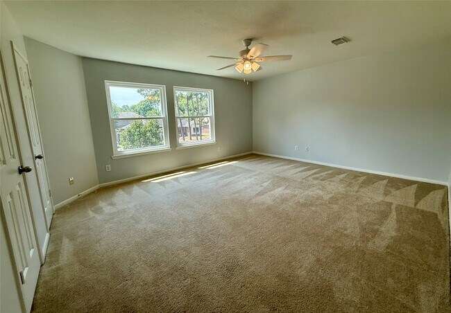 Building Photo - 6931 Echo Pines Dr