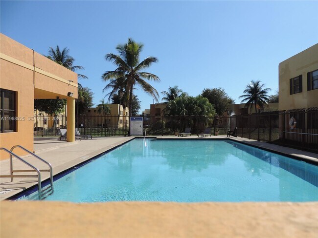 Building Photo - 566 NW 114th Ave