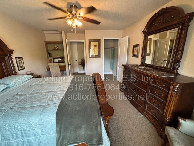 Building Photo - Gorgeous Villa - 3 Bed, 2.5 Bath - Beautiful Views - Highly Desirable Neighborhood!