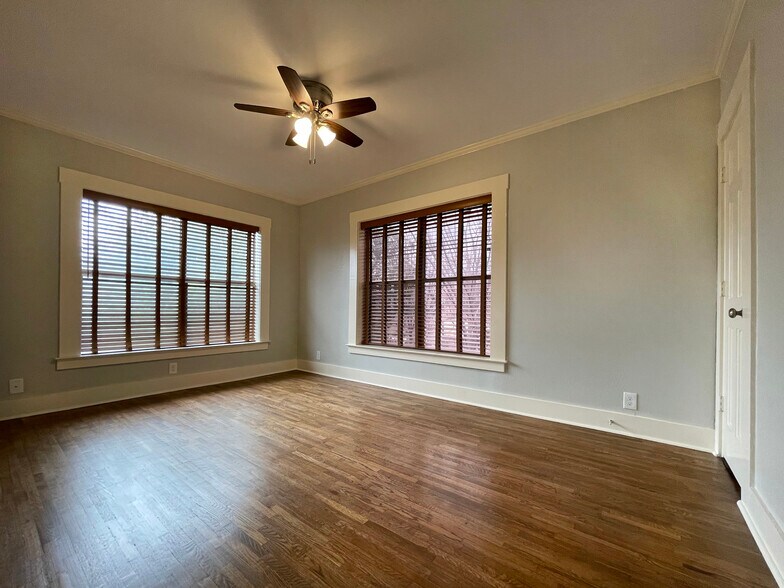 Building Photo - 2556 S University Dr