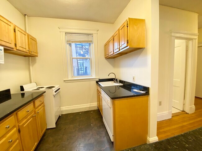 Building Photo - 111 Queensberry St