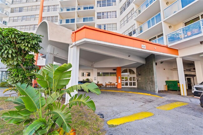 Building Photo - 1351 NE Miami Gardens Dr