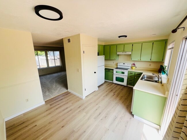Building Photo - 405 Sailfish Dr