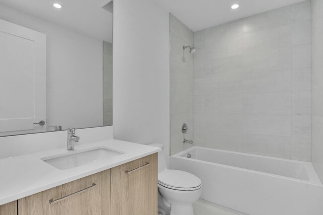 Building Photo - 153 N Seabreeze Blvd