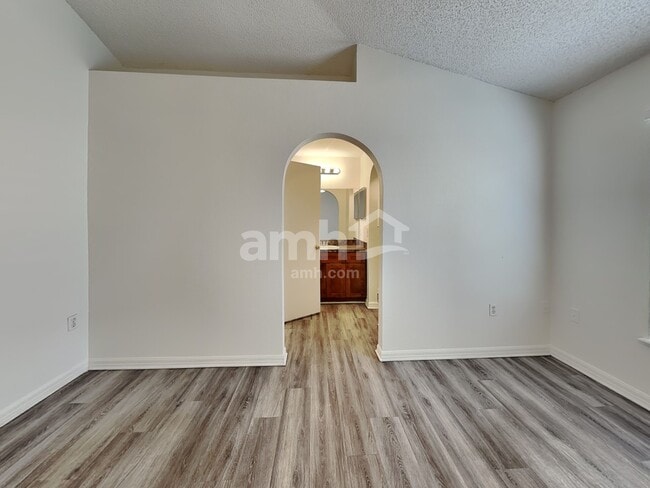 Building Photo - 3627 Gilmore Heights Rd N