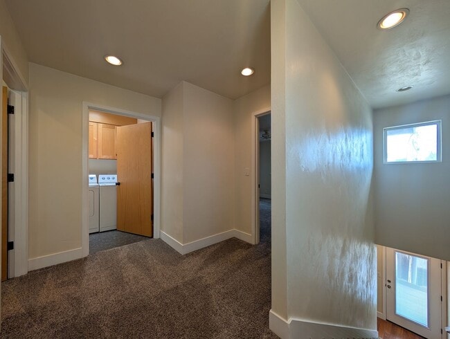 Building Photo - Beautiful 2-Bedroom, 2.5-Bath Condo Near A...