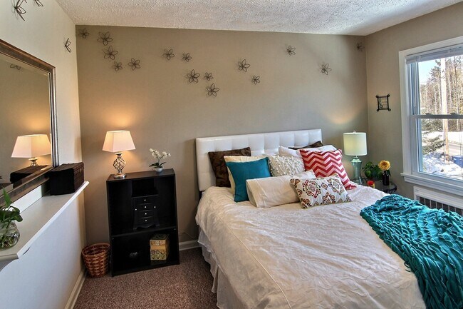 Bedroom - 10636 E Grandview Rd