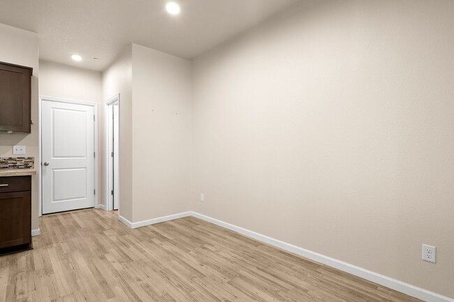 Building Photo - Beautifully Crafted Townhome with Two Mast...