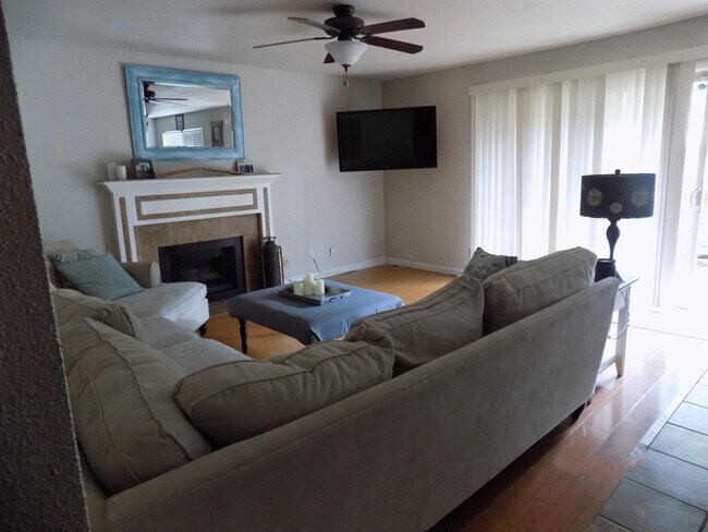 Building Photo - 2/2 Condo in Orangevale