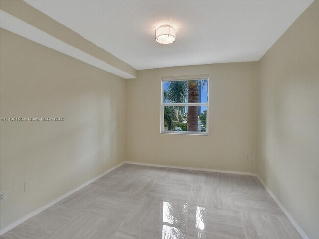 Building Photo - 17100 N Bay Rd