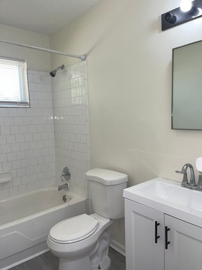 Building Photo - Remodeled 4 Bed/2 Bath Ranch Home!