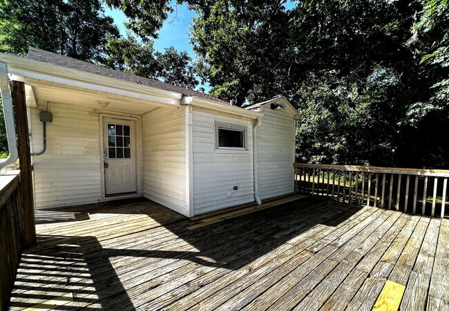 Building Photo - Walnut Cove Country Living with 2 Bedrooms, 1 Bath & Huge Bonus Space