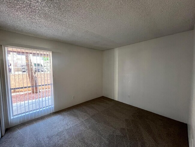 Building Photo - 11040 N 28th Dr