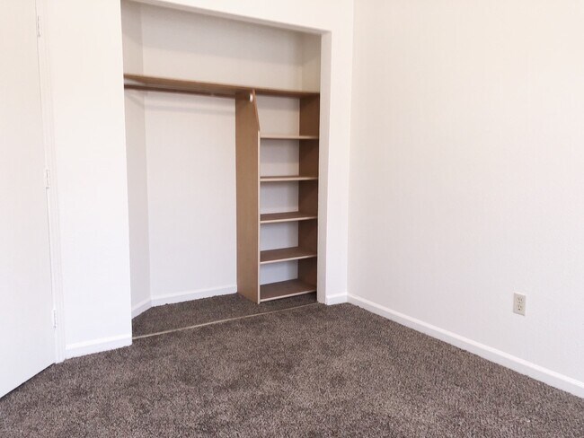 Building Photo - 1103 Broaddus St