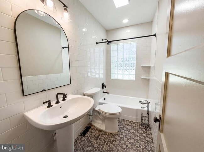 Building Photo - 37899 Snickersville Turnpike