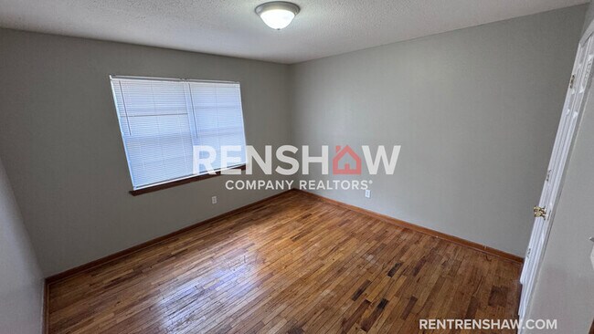 Building Photo - 92-E Navy Dr