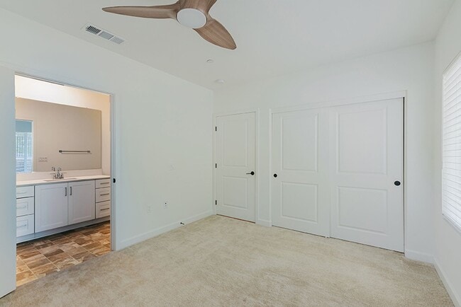 Building Photo - Charming 4 Bedroom 3.5 Bath in Carmel Mountain Ranch
