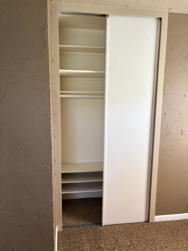 Building Photo - 303 N Western St