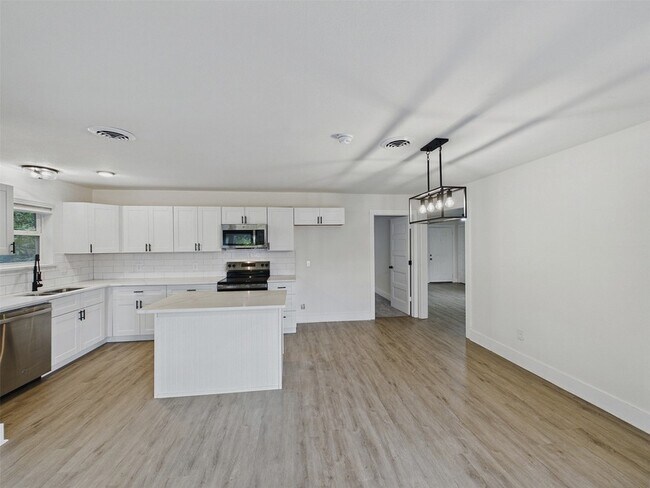 Building Photo - 6405 Seco Blvd