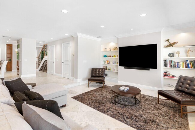 Building Photo - 555 S Ocean Blvd
